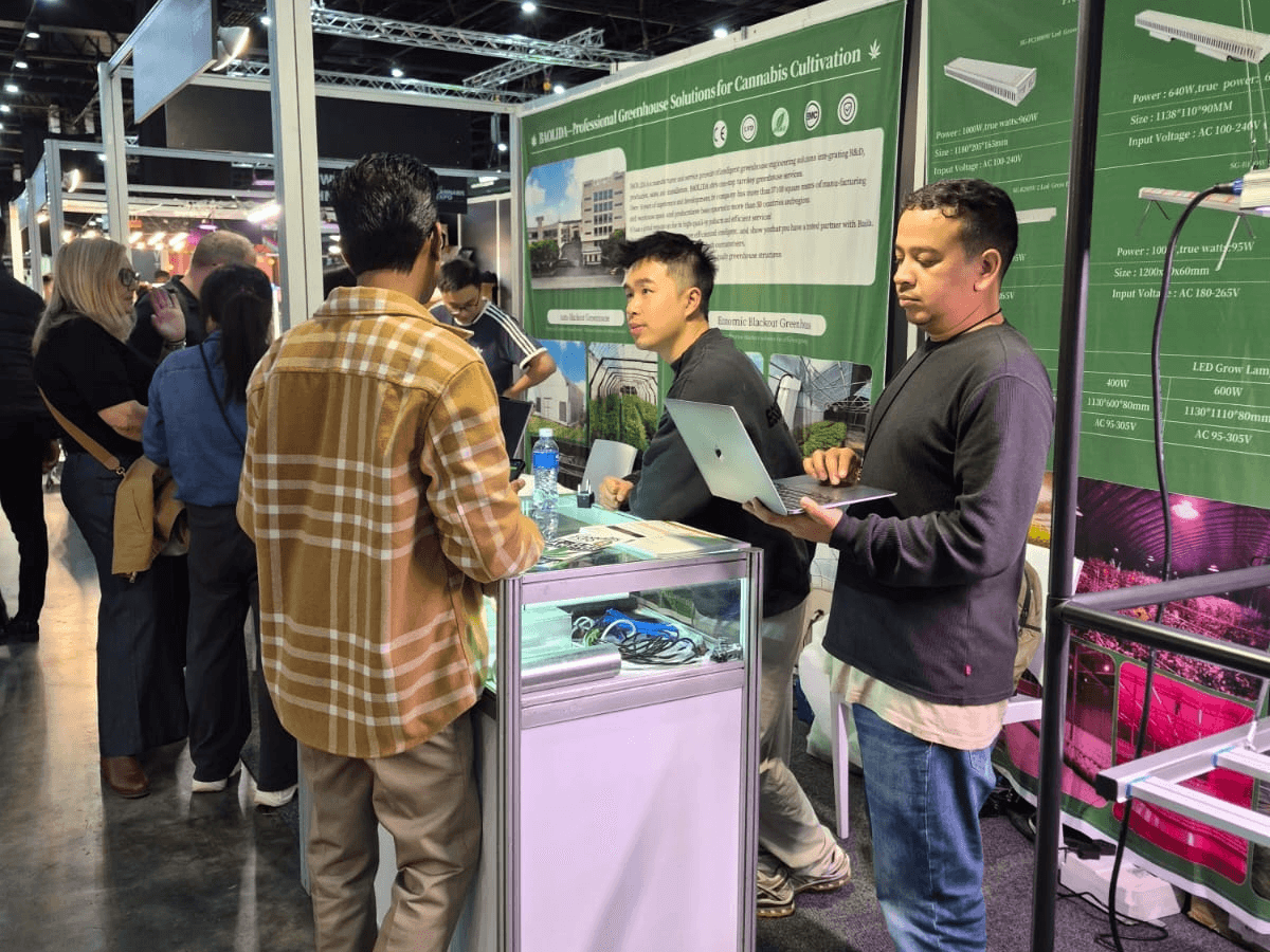 The Hydro Works team at a grower expo — talking systems and cultivation with visitors at the stand.